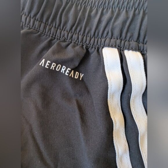 Adidas Shorts Youth Unisex Black 3 Stripes Size Medium, Zipper Pockets - Picture 4 of 11